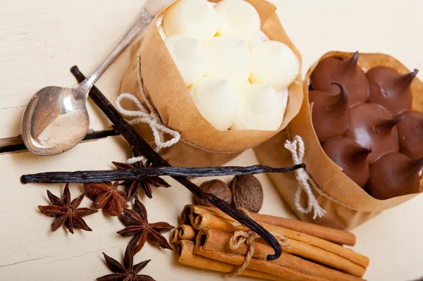 Chocolate vanilla and spices cream cake dessert — Stock Photo, Image