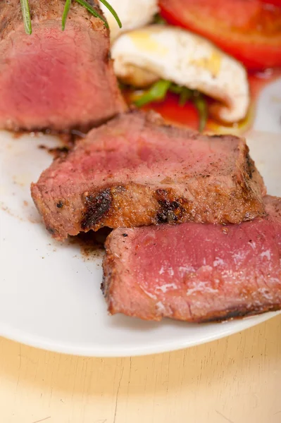 Beef filet mignon grilled with vegetables — Stock Photo, Image