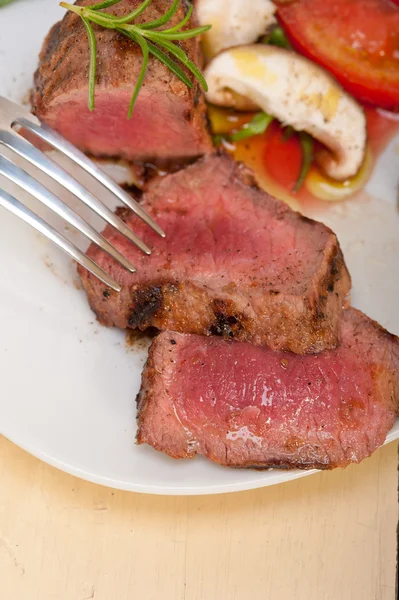 Beef filet mignon grilled with vegetables — Stock Photo, Image