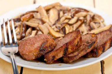 geyik eti geyik oyun fileto ve yabani mantar