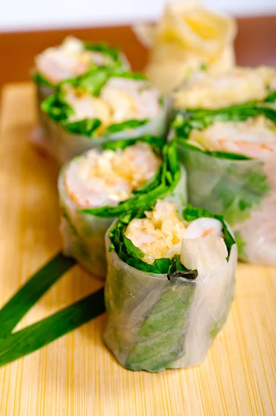 Seleção de variedade de combinação de escolha de sushi fresco — Fotografia de Stock