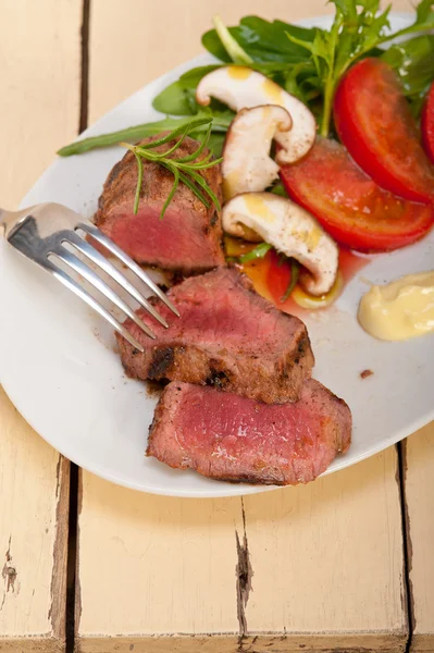 Beef filet mignon grilled with vegetables — Stock Photo, Image