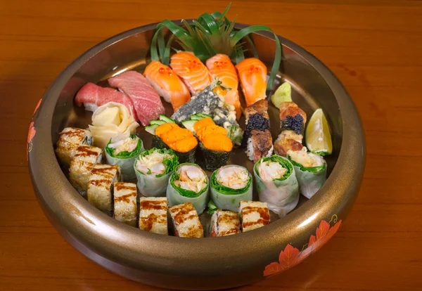 Choix de sushis frais assortiment de combinaison sélection — Photo