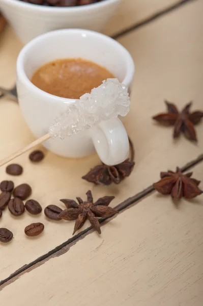 Espresso-Kaffee mit Zucker und Gewürzen — Stockfoto