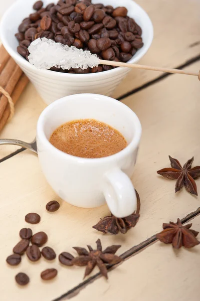 Caffè espresso con zucchero e spezie — Foto Stock