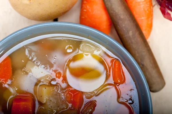 Traditionelle italienische Minestrone-Suppe — Stockfoto