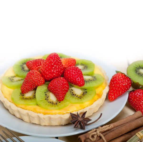 Kiwi och jordgubbar paj tårta — Stockfoto