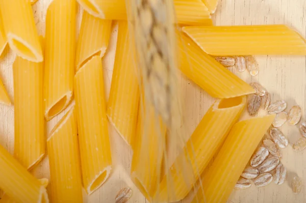 小麦ペンネのイタリアン パスタ — ストック写真