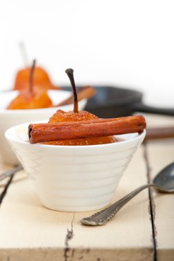 Haşlanmış armut lezzetli ev yapımı tarifi 