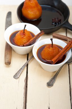 Haşlanmış armut lezzetli ev yapımı tarifi 