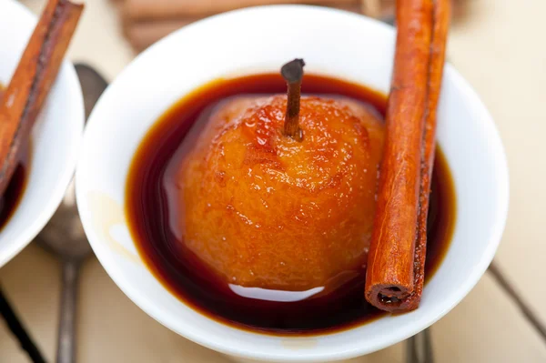 Recept voor gepocheerde peren heerlijk huisgemaakt — Stockfoto