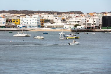  Corralejo, Fuerteventura kuzey ucunda yer alan bir şehir.