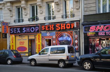 Paris kırmızı ışık bölge Pigalle, dükkanda Sex