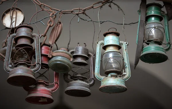 Background of many lit storm lanterns or hurricane lamps — Stock Photo, Image