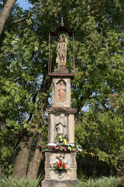 ヴィエリチカ クラクフの近くの古い路傍の神社 — ストック写真