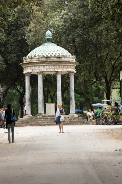 Храм Діани в саду вілли Боргезе. Рим — стокове фото