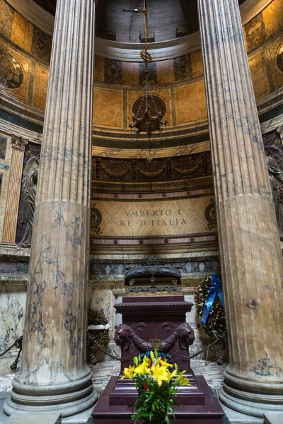 Pantheon a Roma, Italia. Il Pantheon fu costruito come tempio di tutti gli dei dell'antica Roma e ricostruito dall'imperatore Adriano intorno al 126. . — Foto Stock