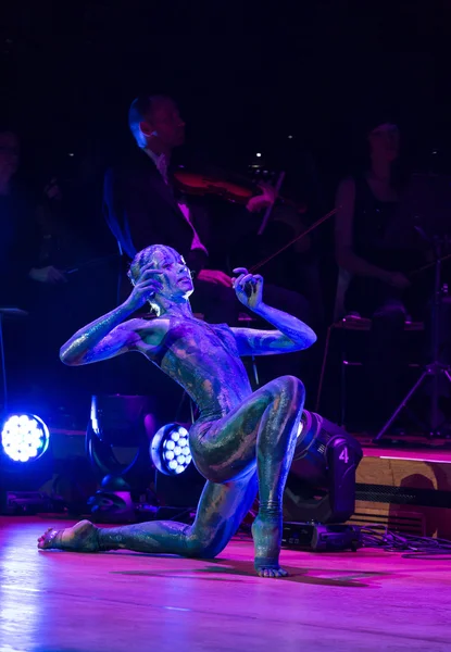 Symphonica - gözlük ile Metallica, Nirvana, Pearl Jam, Deep Purple, AC/DC, Aerosmith müzik, ince opera vokal ve ses senfonik orkestra ile. Cracow