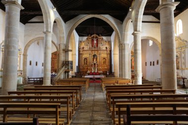 Ana nefin ve sunak içinde Katedrali Aziz Meryem Kilisesi, Betancuria Fuerteventura,