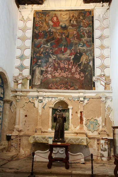 Main nave and altar in  Cathedral Church of Saint Mary of Betancuria in Fuerteventura, — Stock Photo, Image