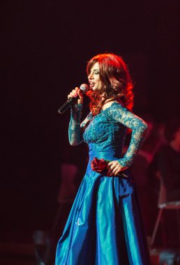 Symphonica - gözlük ile Metallica, Nirvana, Pearl Jam, Deep Purple, AC/DC, Aerosmith müzik, ince opera vokal ve ses senfonik orkestra ile. Cracow