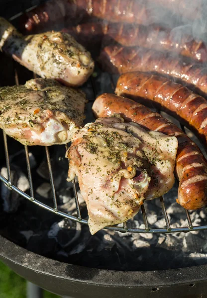 Barbecue with delicious grilled meat on grill — Stock Photo, Image