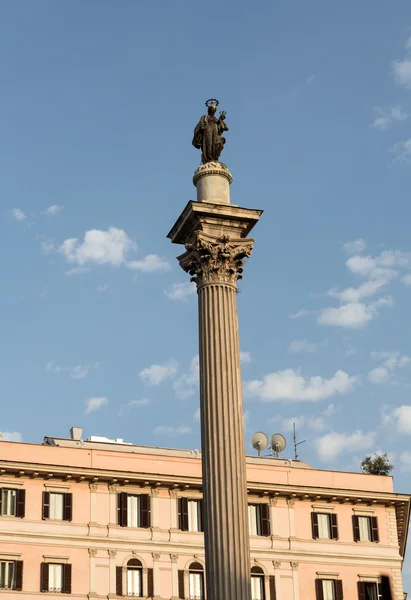 Roma. Coluna antes da Basílica de Santa Maria Maior — Fotografia de Stock