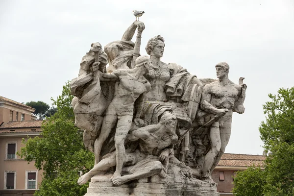 Skulptur på Vittorio Emanuele Ii Bridge, Rom — Stockfoto