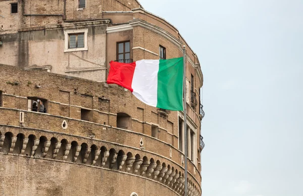 Roma Castel Sant'Angelo, Castello del Santo Angelo costruito da Adriano a Roma, lungo il fiume Tevere — Foto Stock