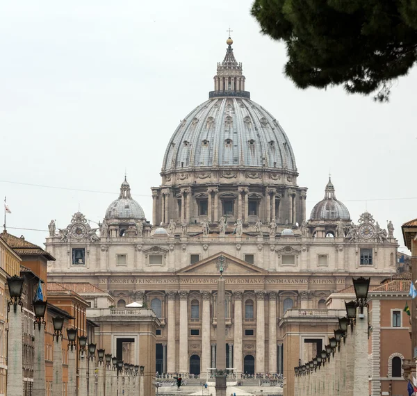 Blick auf die Basilika San Pieter und die Via della Conciliazione, Rom, Italien — Stockfoto