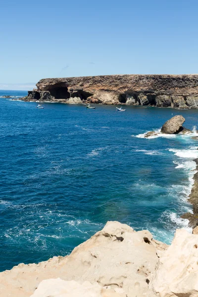 Baaien en grotten in ajuy, fuerteventura, Canarische eilanden, Spanje — Stockfoto