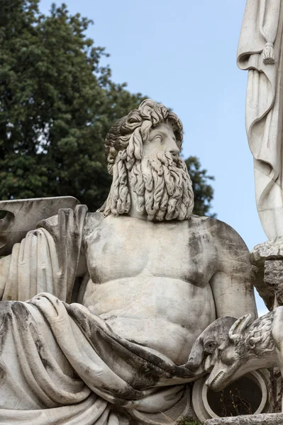 Roma, Italia - Fuente de Pincio en la famosa Plaza del Popolo — Foto de Stock