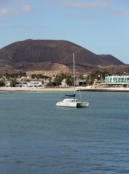 Corralejo, un pueblo situado en el extremo norte de Fuerteventura. en Islas Canarias Fuerteventura, Provincia Las Palmas, España — Foto de Stock