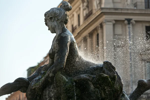 ローマの共和国広場に水の噴水。イタリア — ストック写真