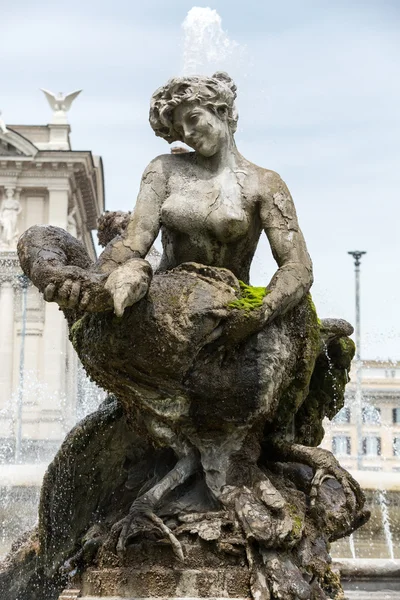 Фонтан Наяд на площади Пьяцца делла Репубблика в Риме. Италия — стоковое фото