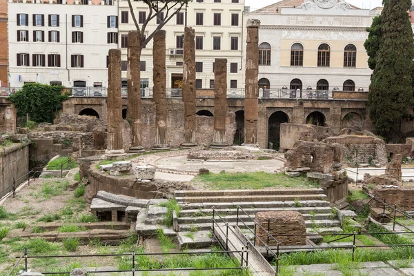 Археологическая зона Ларго ди Торре Аргентина в Риме, Италия — стоковое фото