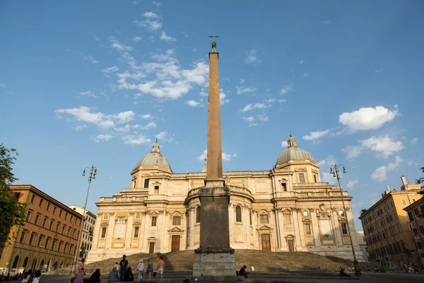 Basilique Santa Maria Maggiore, Cappella Paolina, vue depuis la Piazza Esquilino à Rome. Italie . — Photo