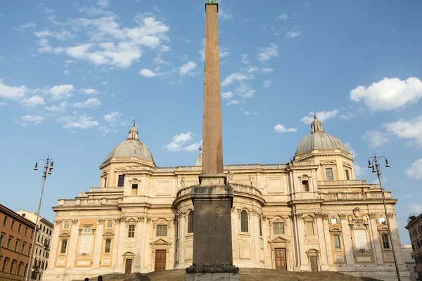 Basilica di santa maria maggiore, cappella paolina, blick von der piazza esquilino in rom. Italien. — Stockfoto