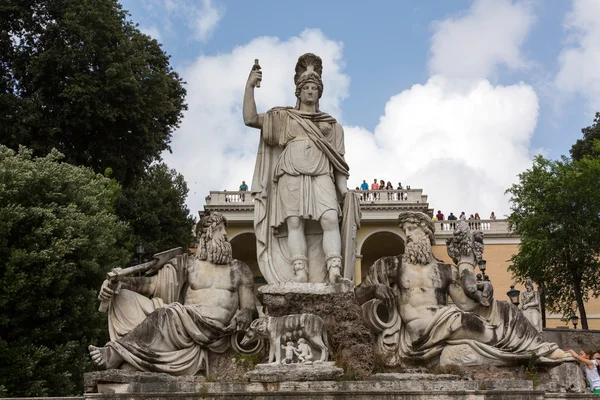 著名广场德尔波波洛广场的喷泉 pincio 意大利-罗马 — 图库照片