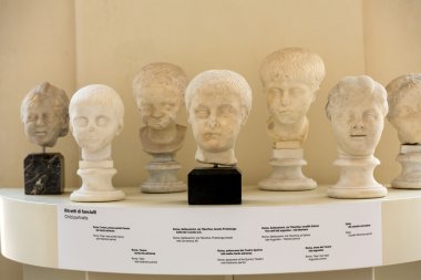  yılında Diocletianus (Thermae Diocletiani) Roma hamamları mermer-kafa scuplture. İtalya