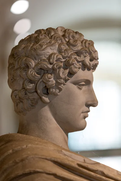 Antieke buste van de man in de baden van Diocletianus in Rome. Italië — Stockfoto