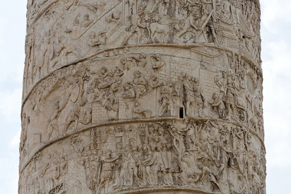 Kolumna Tajan. Rzymski łuk triumfalny kolumna w Rzym, Włochy, — Zdjęcie stockowe