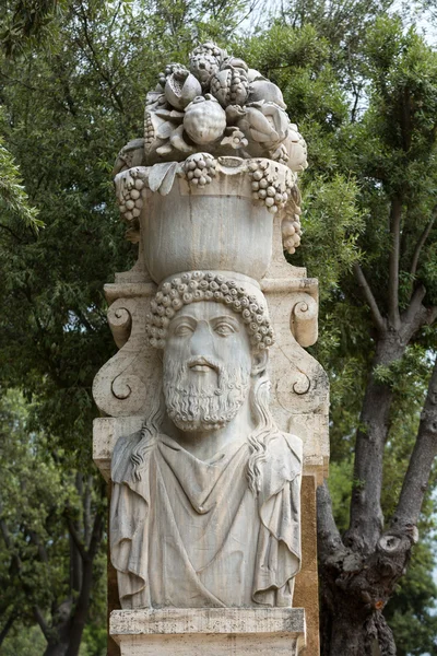 Marmorstatue in villa borghese, öffentlicher park in rom. Italien — Stockfoto