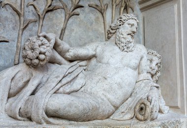 Dört çeşme dört geç Rönesans çeşmeler Roma, İtalya bir gruptur. Bir çeşme figürü temsil nehir Aniene