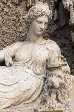 Dört çeşme dört geç Rönesans çeşmeler Roma, İtalya bir gruptur. Bir çeşme figürü temsil Tanrıçalarına