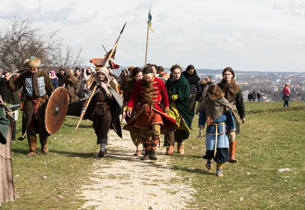 Participants non identifiés de Rekawka - tradition polonaise, célébrée à Cracovie le mardi après Pâques. A actuellement le caractère de la reconstruction historique du festival — Photo