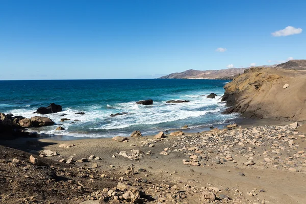 Felsenküste in der Nähe von la pared Dorf im südwestlichen Teil von Fuerteventura. Kanarische Inseln, Spanien — Stockfoto