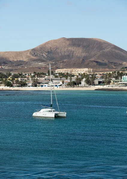 Corralejo, un pueblo situado en el extremo norte de Fuerteventura. en Islas Canarias Fuerteventura, Provincia Las Palmas, España — Foto de Stock