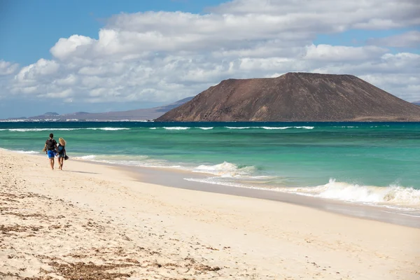 Pohled na ostrov Lobos od pláže Corralejo, Fuerteventura, Kanárské ostrovy, Španělsko — Stock fotografie