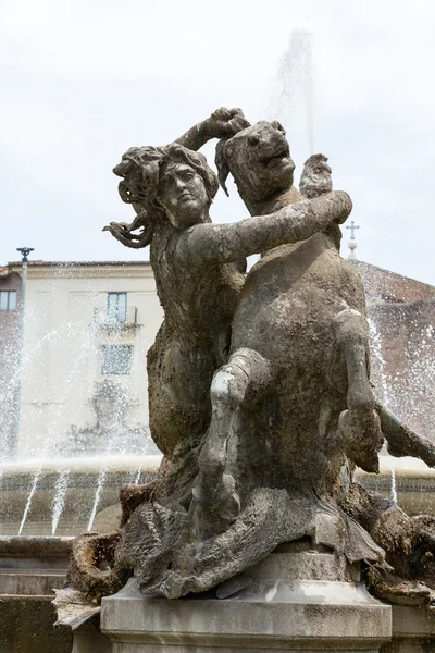 La Fontana delle Naiadi in Piazza della Repubblica a Roma. Italia — Foto Stock